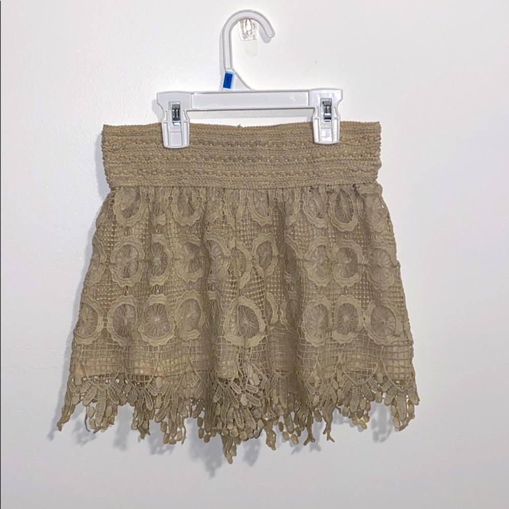 Beige bohemian style lace shorts